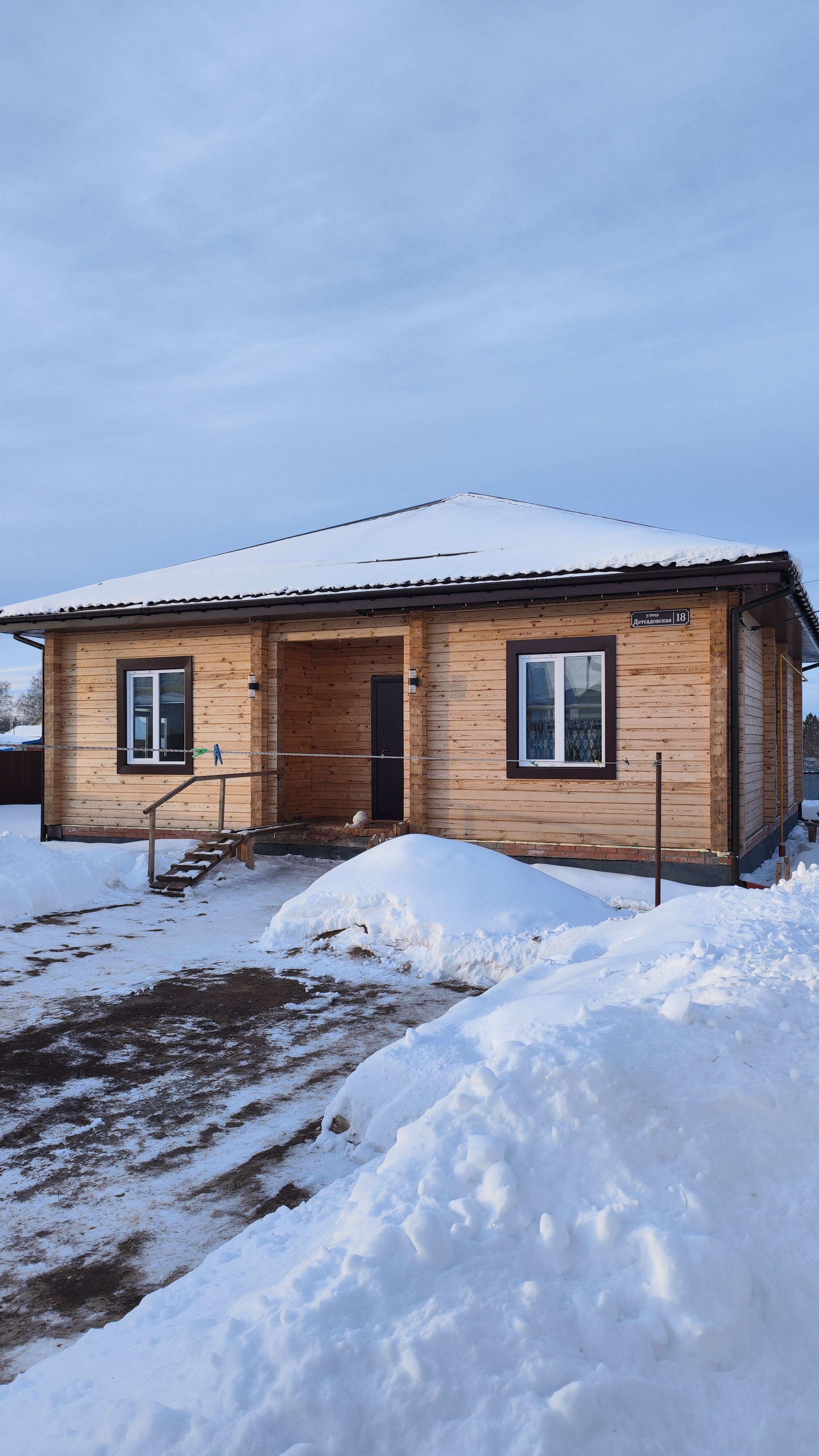 Дом из профилированного бруса в  94,7 кв м.